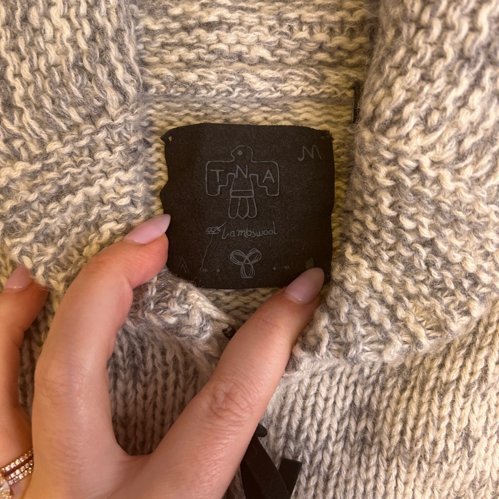 TNA Gray and Cream Knit Sweater 100% lambs wool - Picture 2 of 2
